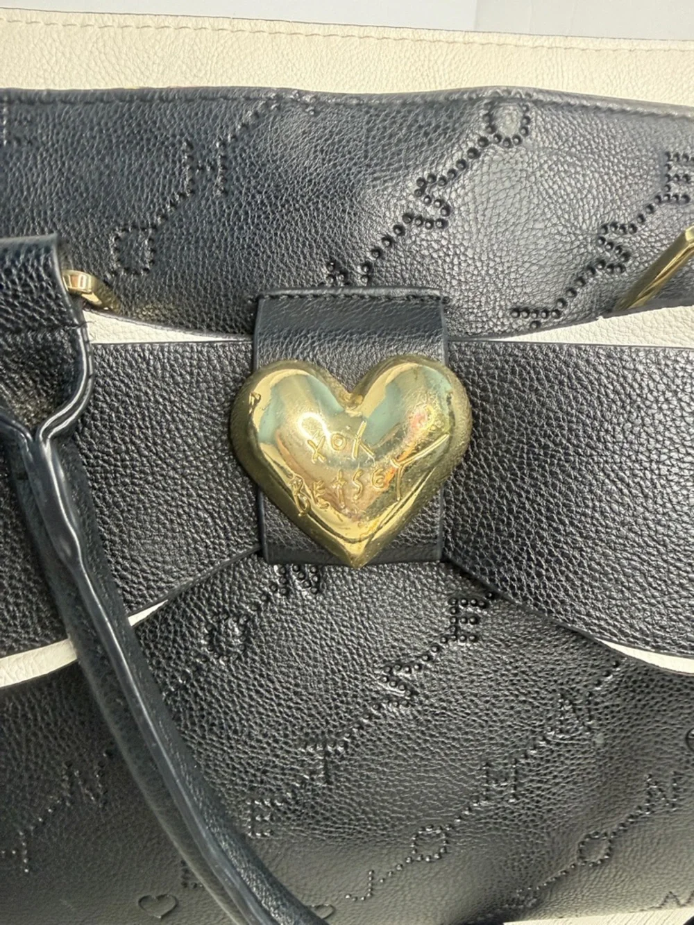 Betsey Johnson Black and white Heart Bow Hand Bag/Purse Floral Lining - Hearts